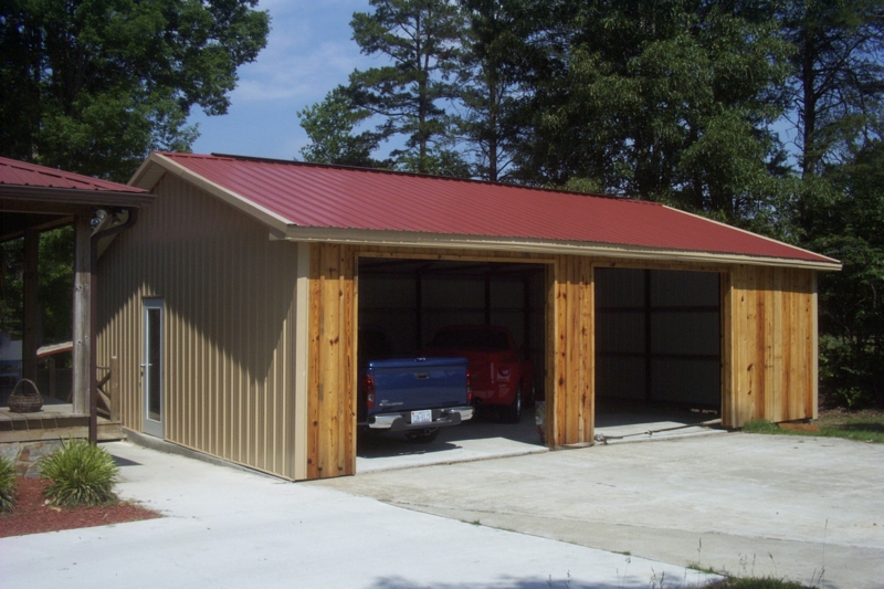 Residential garage with wood siding in Kings Mountain, North Carolina